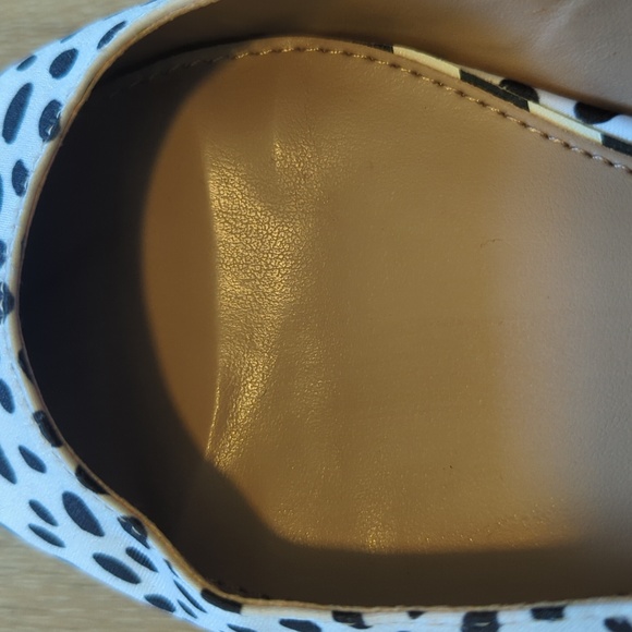 NWOT Betsey Johnson pointed toe flats with bow - Picture 5 of 5